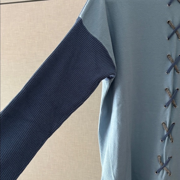 Gaby Isabella size S ( roomy can also fit a M). Blue soft knit sweater - Picture 5 of 5